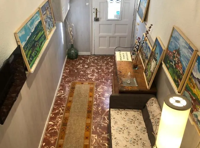 Escartin Guest house 3*